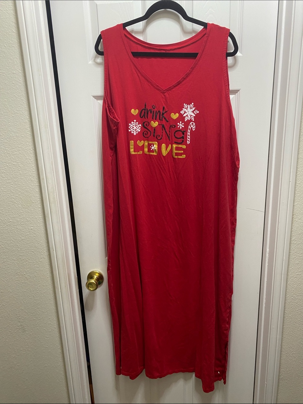 Avenue Red Sleeveless Holiday Chemise with Festive Graphic
